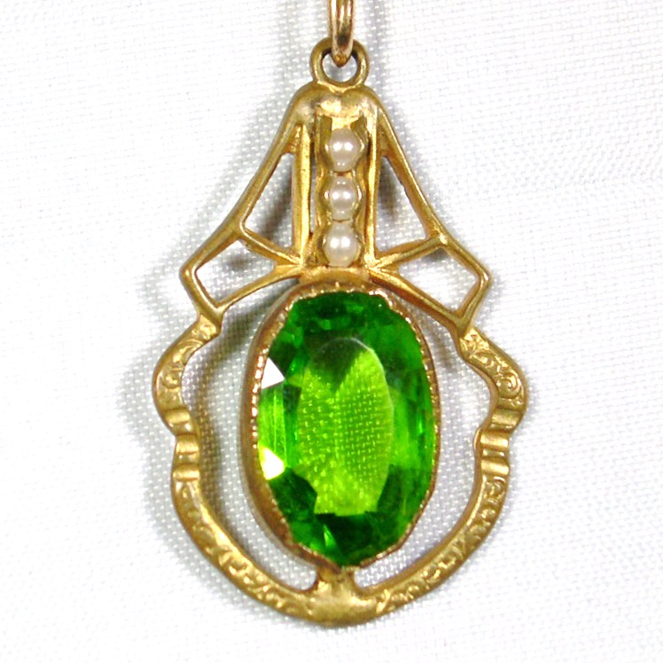 Peridot and seed pearl lavalier